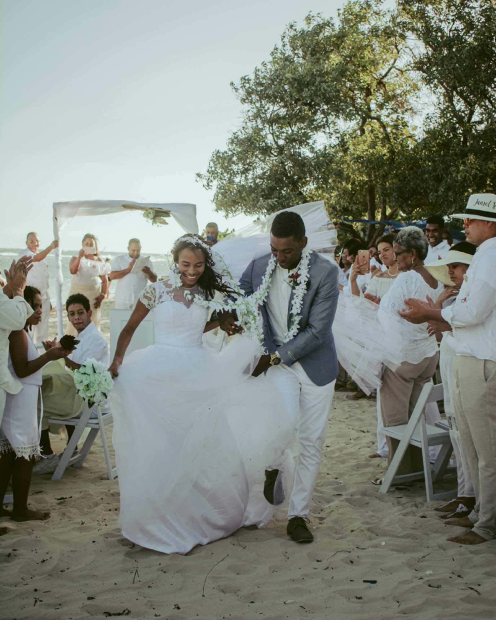 worryfreewanderings-destinationweddinghome