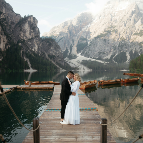 dest-wedding-boatdock-mountains