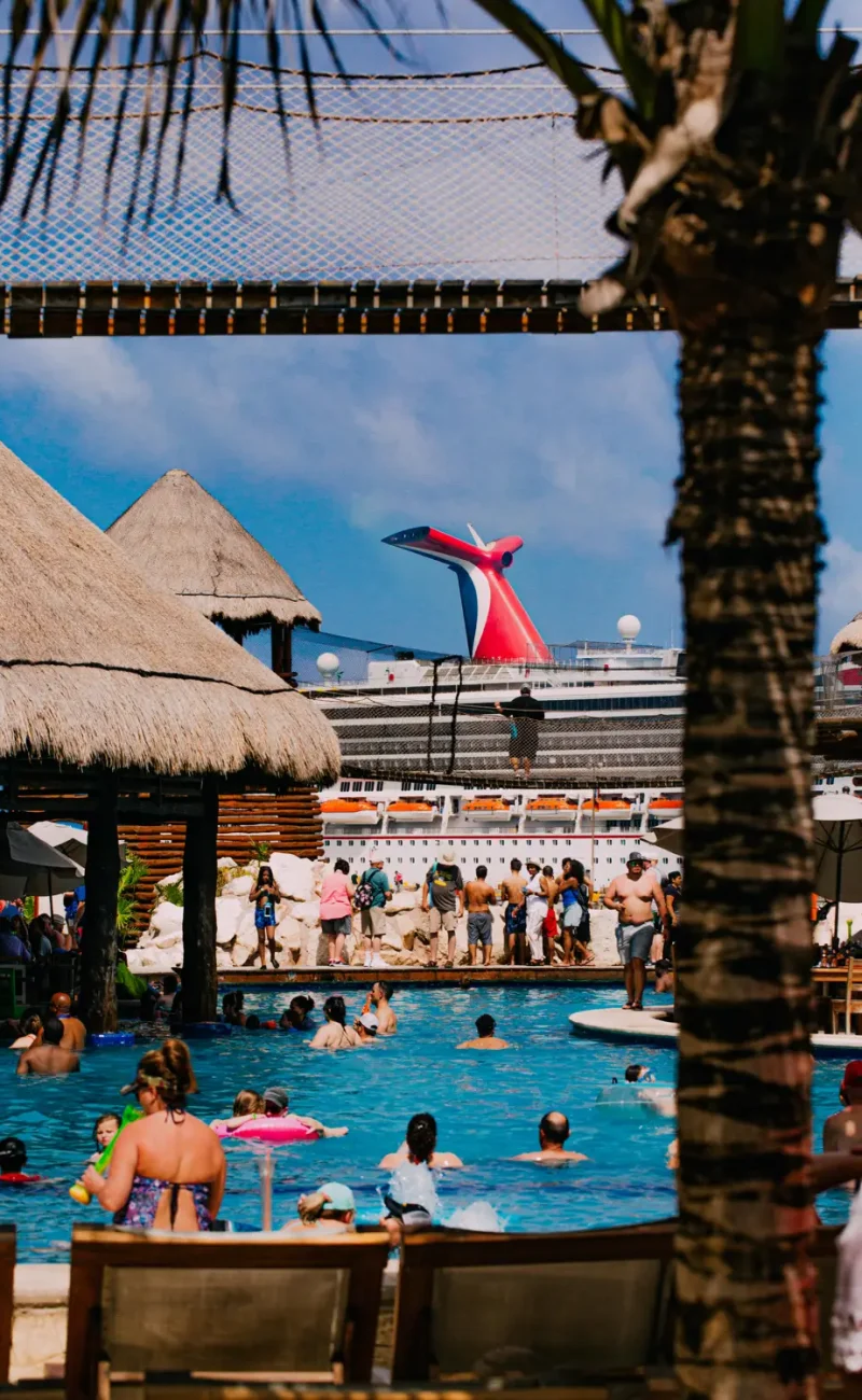 pool-and-cruise-ship